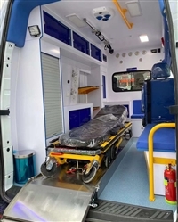 科技赋能 垃圾运送车与移动手术车的革新之路